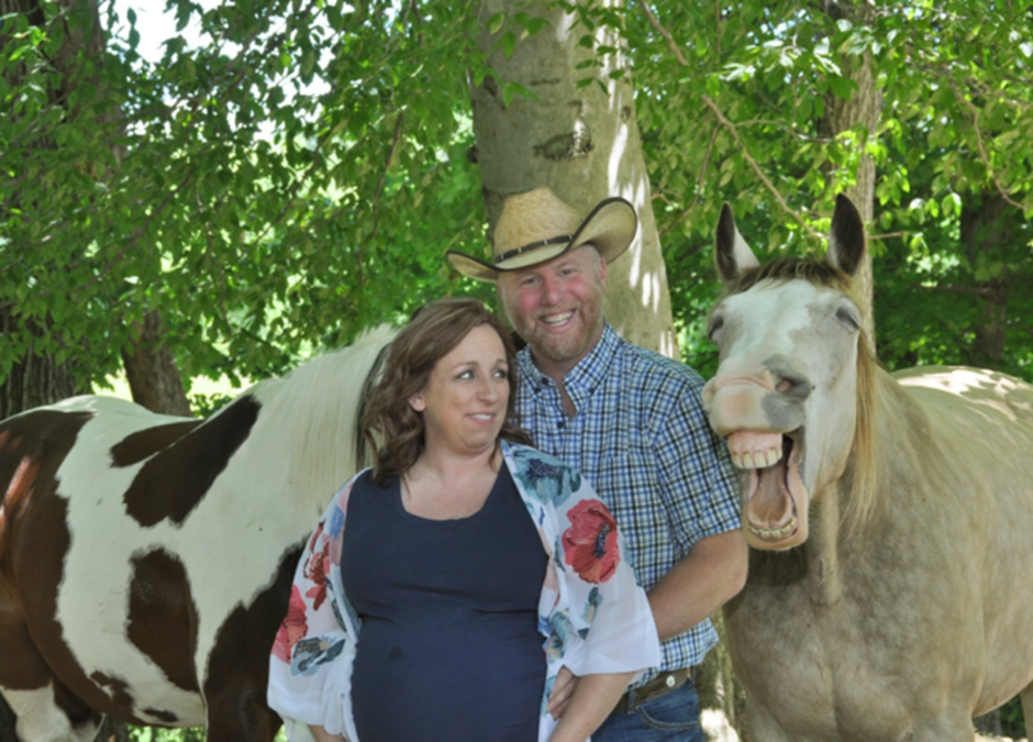 A Maternity Shoot Became Funny When A Cute Horse Smiled Hilariously We always love to capture the special moment of our lives through photographs. These photos are also from such a special prenatal photoshoot. However, they recently gained a lot of love and attention on Facebook as they are bit different from conventional prenatal shoot photos. A cute guest appeared in the photoshoot and made it even more adorable by posing with the funniest facial expression. I hope you are curious to know the story behind these funny photos that will make you laugh out loud.